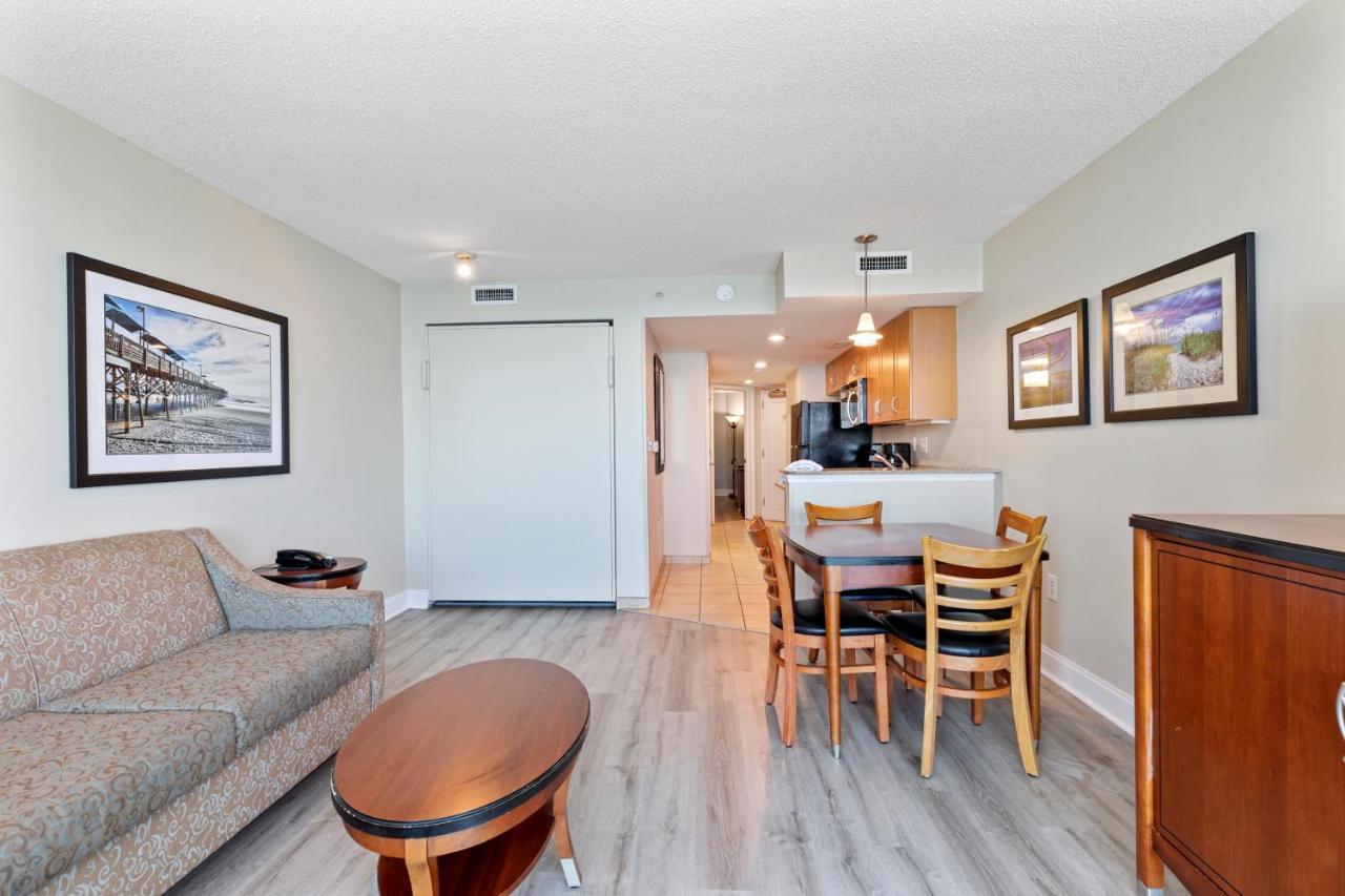 Deluxe One-Bedroom Suite