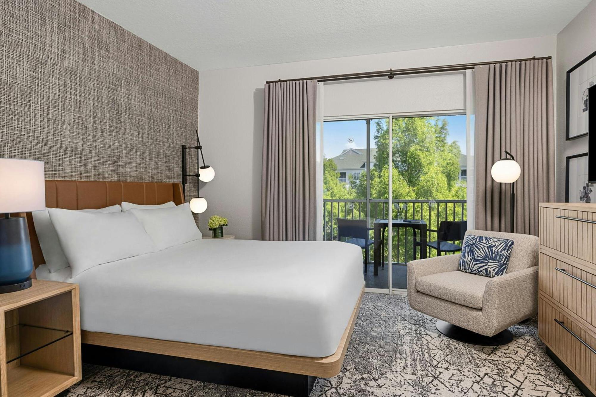 1 Bedroom Suite 1 Queen Sofa bed