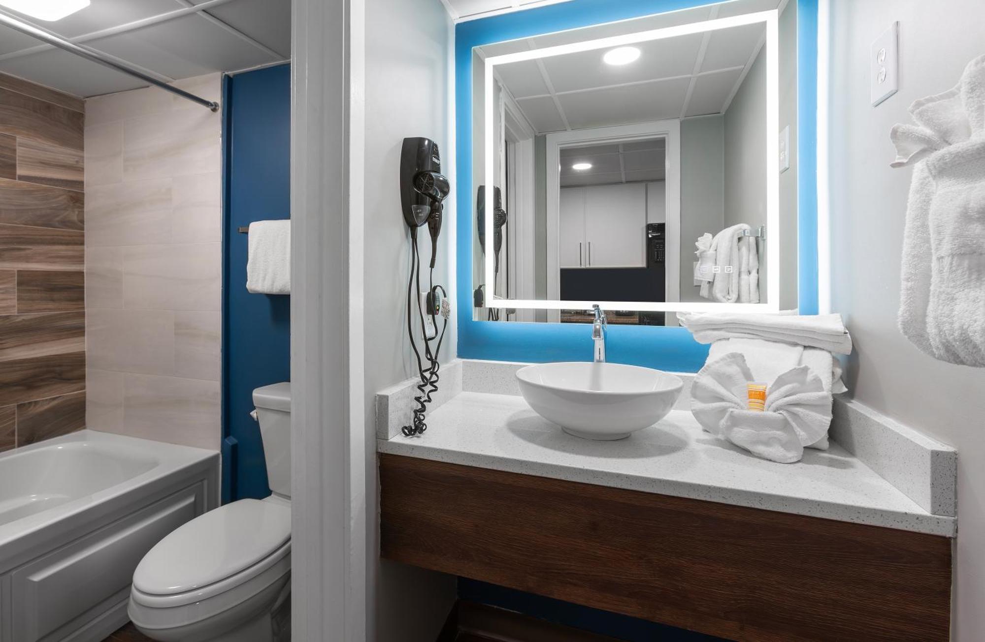 Oceanfront King Suite Spa Bath