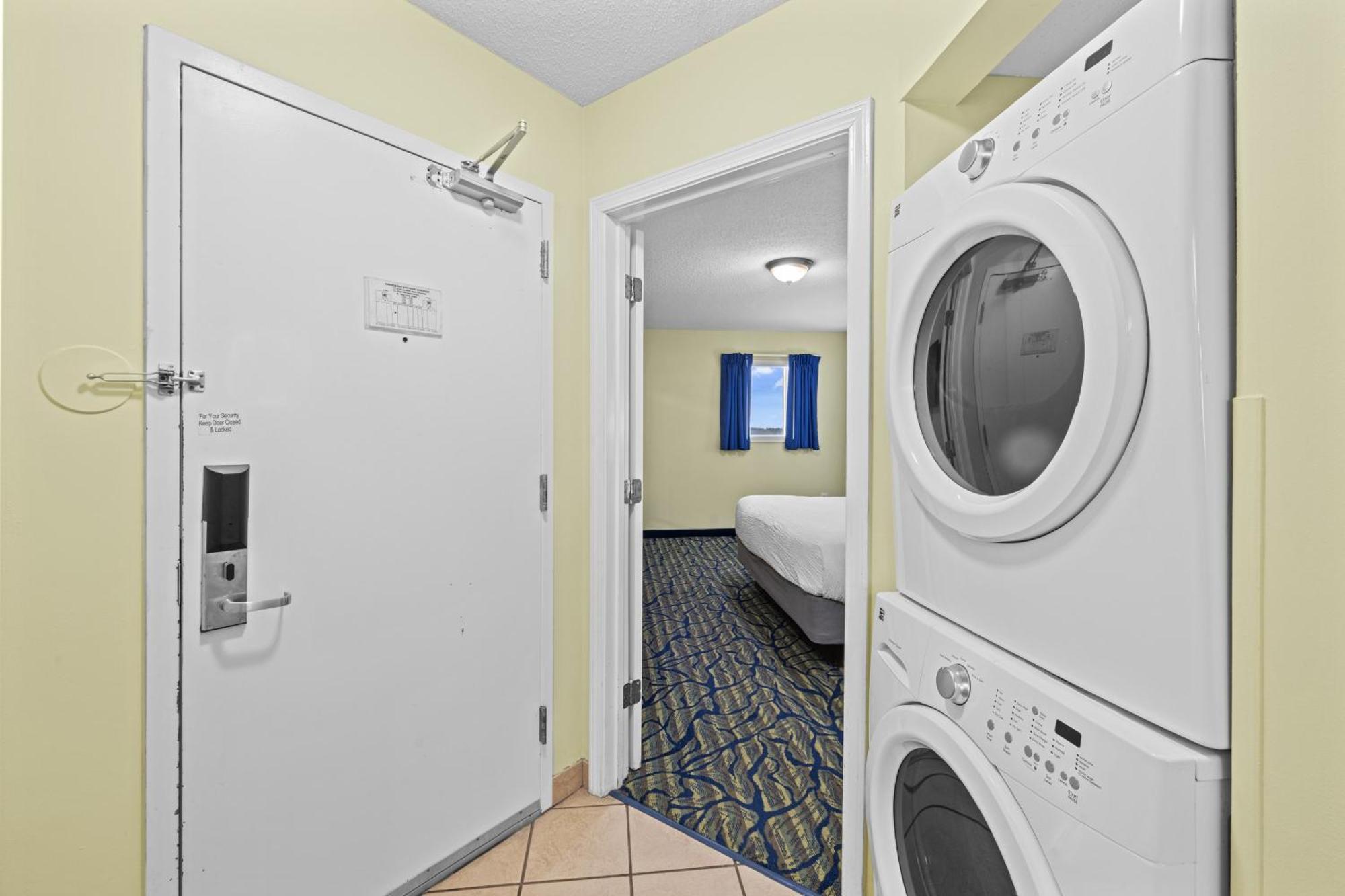 Oceanfront Deluxe One Bedroom King Condo