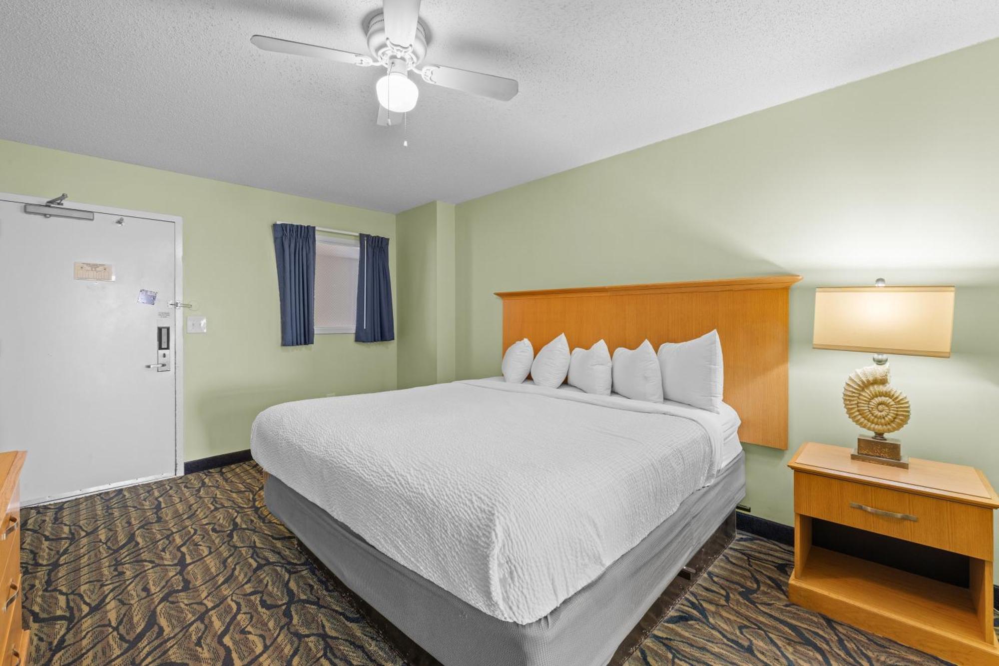 Oceanfront One Bedroom King Suite