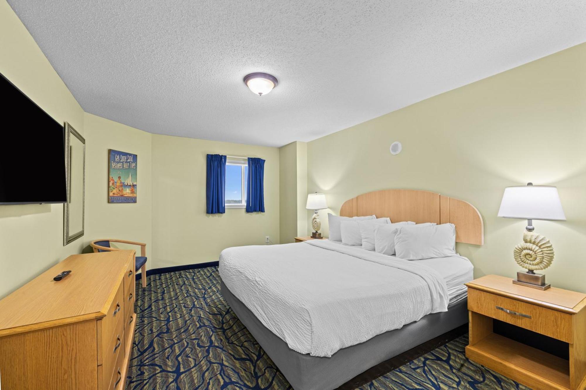 Oceanfront Deluxe One Bedroom King Condo